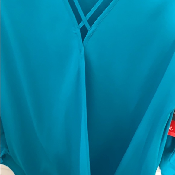 Sea green Cut To Curve Blouse - Picture 4 of 7